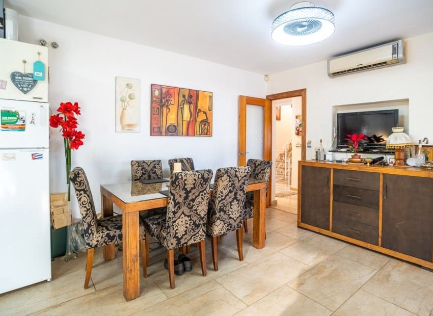 6 chambre Villa/Maison à vendre à Torrevieja avec piscine garage - 610 000 € (Ref: 9954572)