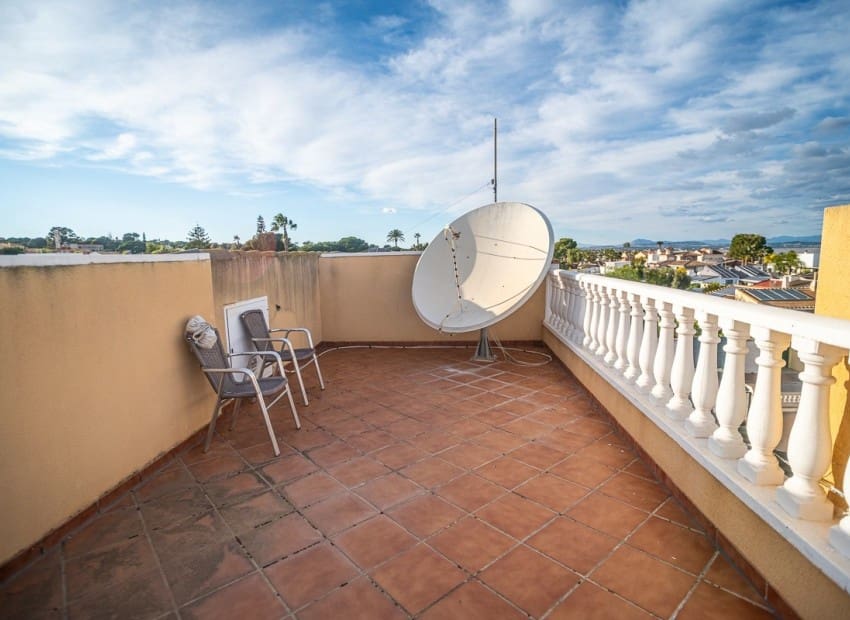 6 chambre Villa/Maison à vendre à Torrevieja avec piscine garage - 610 000 € (Ref: 9954572)