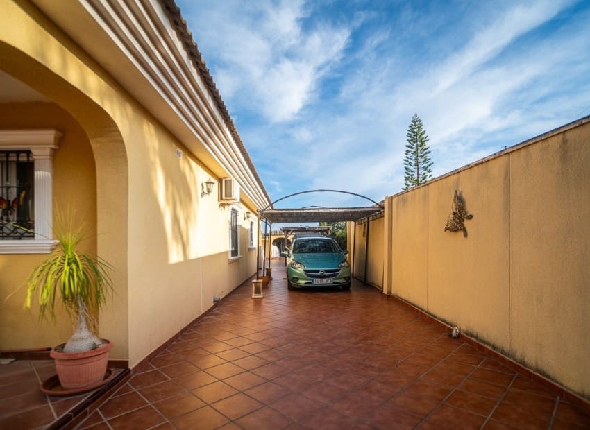 6 chambre Villa/Maison à vendre à Torrevieja avec piscine garage - 610 000 € (Ref: 9954572)