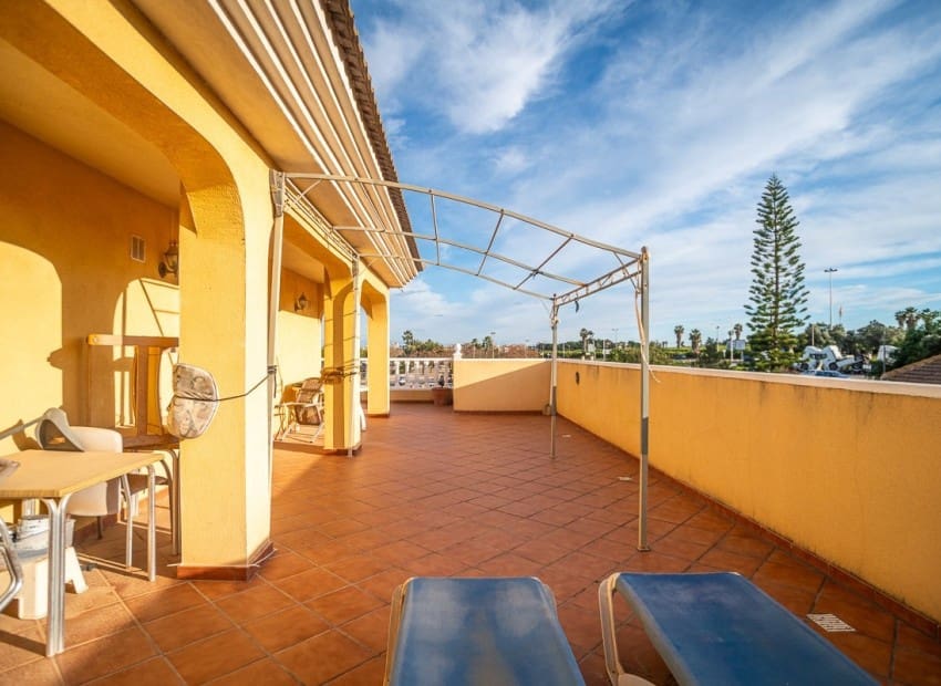 6 chambre Villa/Maison à vendre à Torrevieja avec piscine garage - 610 000 € (Ref: 9954572)