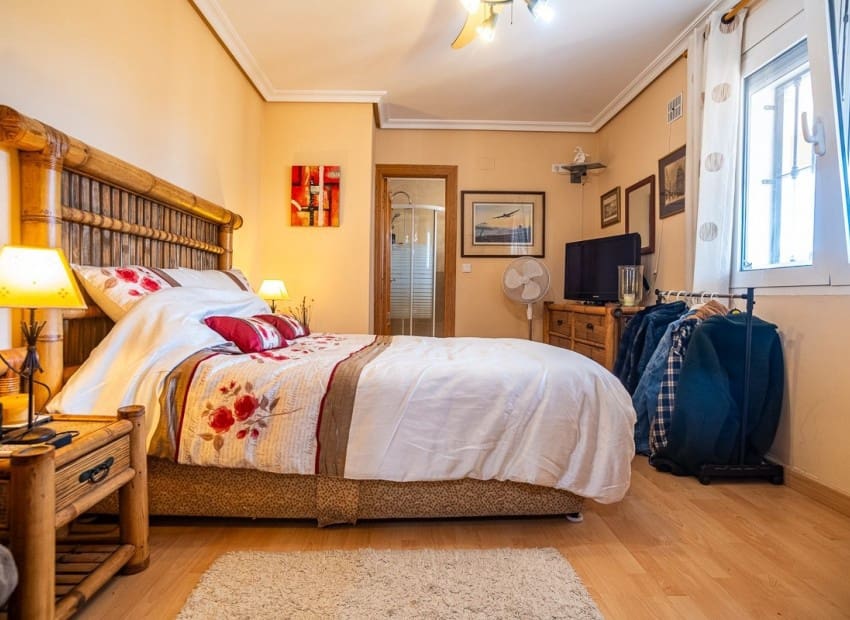 6 chambre Villa/Maison à vendre à Torrevieja avec piscine garage - 610 000 € (Ref: 9954572)
