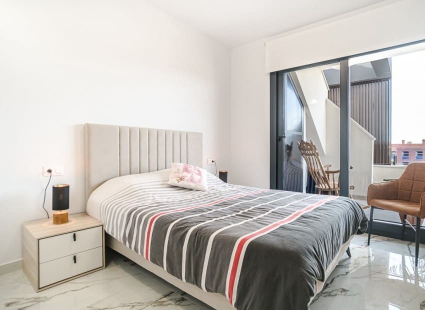 2 soveværelse Penthouse til salg i Orihuela Costa med swimmingpool garage - € 329.500 (Ref: 9954573)