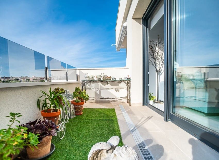 2 soveværelse Penthouse til salg i Orihuela Costa med swimmingpool garage - € 329.500 (Ref: 9954573)