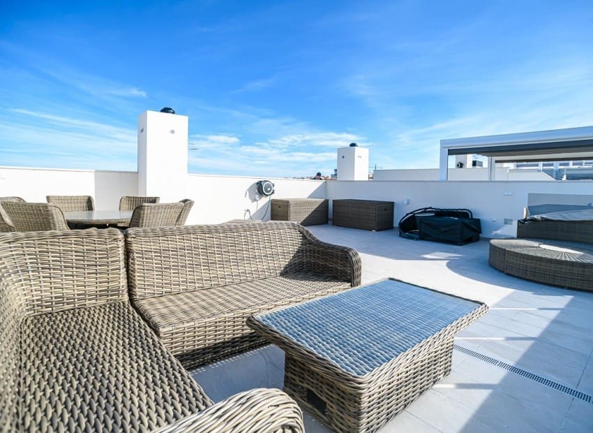 2 soveværelse Penthouse til salg i Orihuela Costa med swimmingpool garage - € 329.500 (Ref: 9954573)