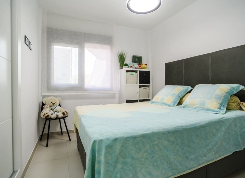 2 bedroom Apartment for sale in Pilar de la Horadada with pool garage - € 299,950 (Ref: 9956317)