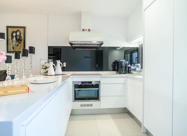2 soverom Leilighet til salgs i Pilar de la Horadada ciudad, Pilar de la Horadada med svømmebasseng garasje - € 299 950 (Ref: 9956317)