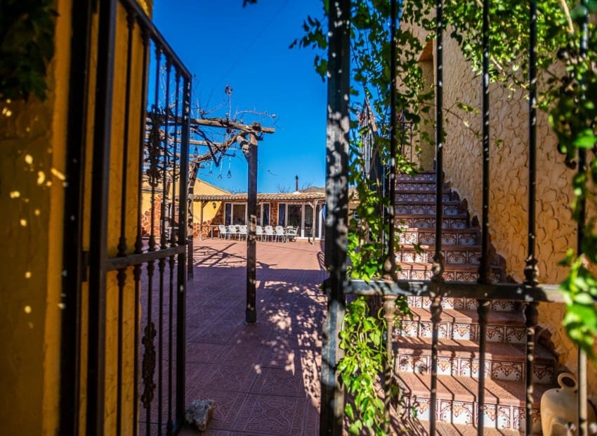 6 slaapkamer Commercieel te koop in Hondon de las Nieves met zwembad garage - € 850.000 (Ref: 9956318)
