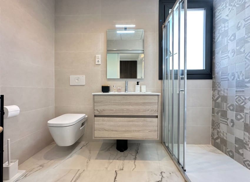 2 sypialnia Penthouse na sprzedaż w Playa Flamenca z basenem garażem - 595 000 € (Ref: 9956497)