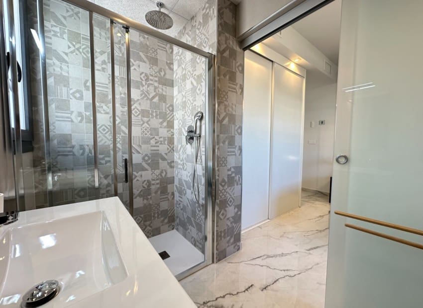 2 sypialnia Penthouse na sprzedaż w Playa Flamenca z basenem garażem - 595 000 € (Ref: 9956497)