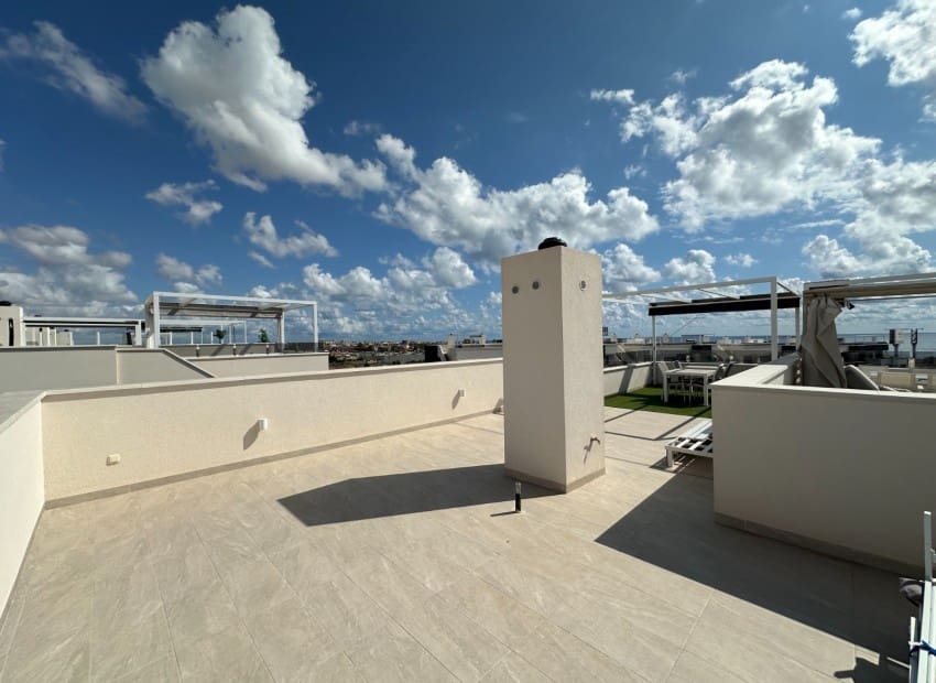 2 sypialnia Penthouse na sprzedaż w Playa Flamenca z basenem garażem - 595 000 € (Ref: 9956497)