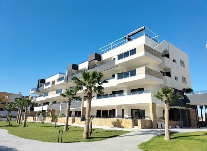 2 sypialnia Penthouse na sprzedaż w Playa Flamenca z basenem garażem - 595 000 € (Ref: 9956497)