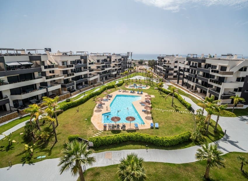 2 sypialnia Penthouse na sprzedaż w Playa Flamenca z basenem garażem - 595 000 € (Ref: 9956497)