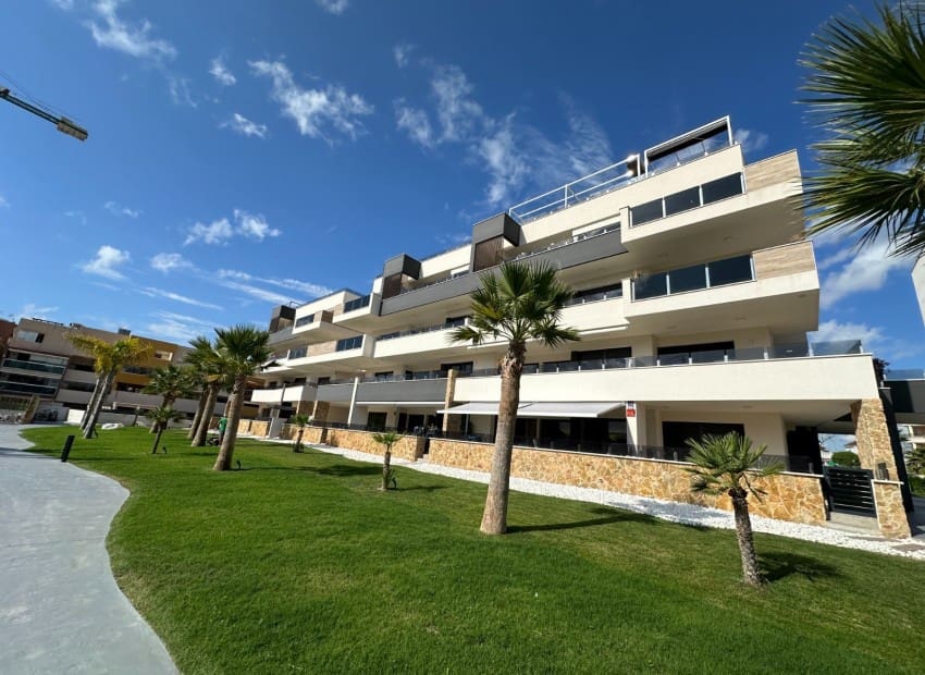 2 sypialnia Penthouse na sprzedaż w Playa Flamenca z basenem garażem - 595 000 € (Ref: 9956497)