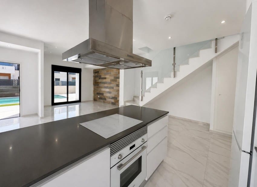 3 soveværelse Villa til salg i Polop med swimmingpool garage - € 469.000 (Ref: 9968834)