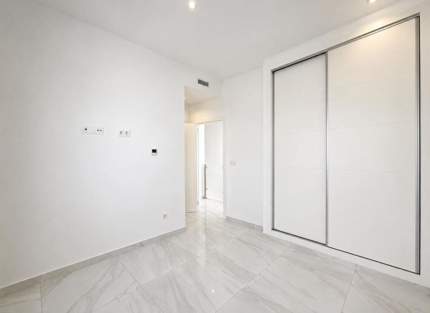 3 soveværelse Villa til salg i Polop med swimmingpool garage - € 469.000 (Ref: 9968834)