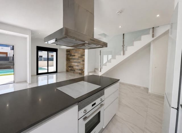 3 soveværelse Villa til salg i Polop med swimmingpool garage - € 469.000 (Ref: 9968834)