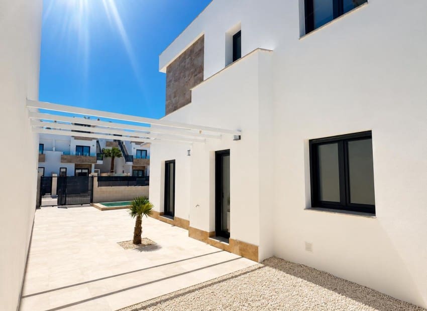 3 soveværelse Villa til salg i Polop med swimmingpool garage - € 469.000 (Ref: 9968834)