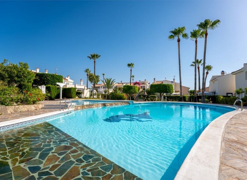2 bedroom Villa for sale in Los Balcones with pool - € 339,900 (Ref: 9971441)