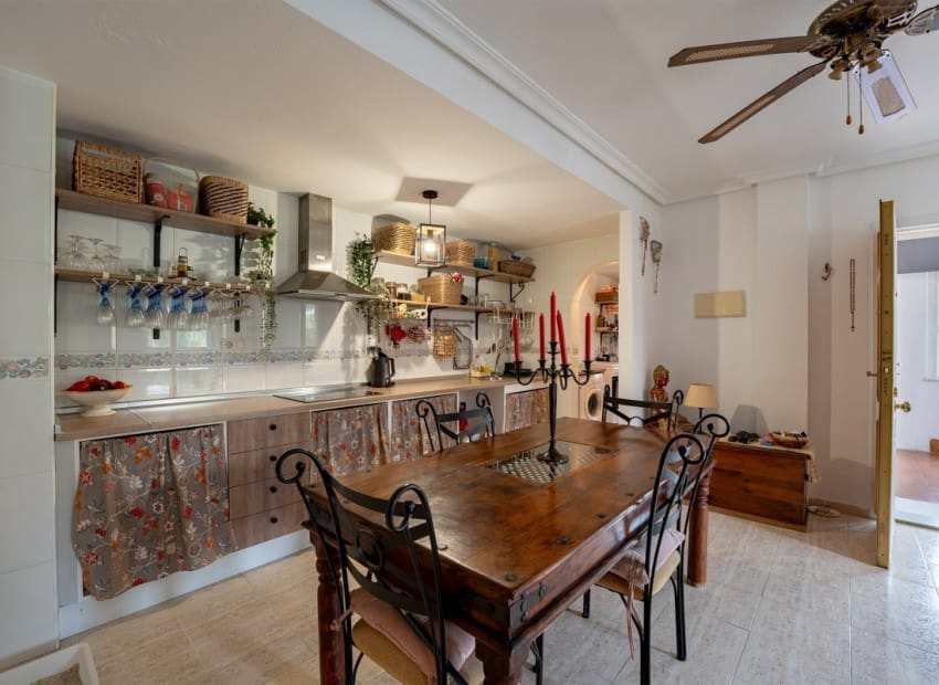 3 soveværelse Finca/Landehus til salg i La Florida med swimmingpool - € 349.000 (Ref: 9971701)