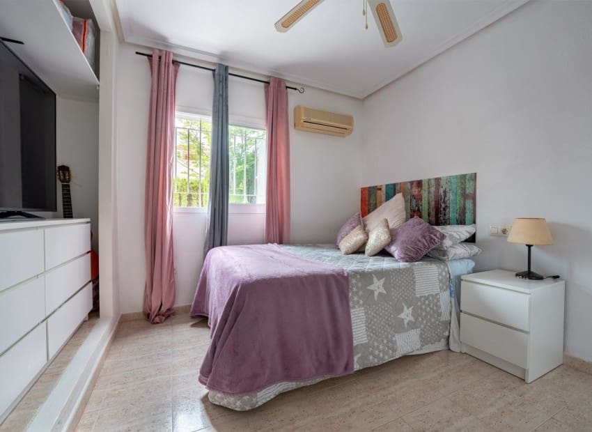 3 soveværelse Finca/Landehus til salg i La Florida med swimmingpool - € 349.000 (Ref: 9971701)