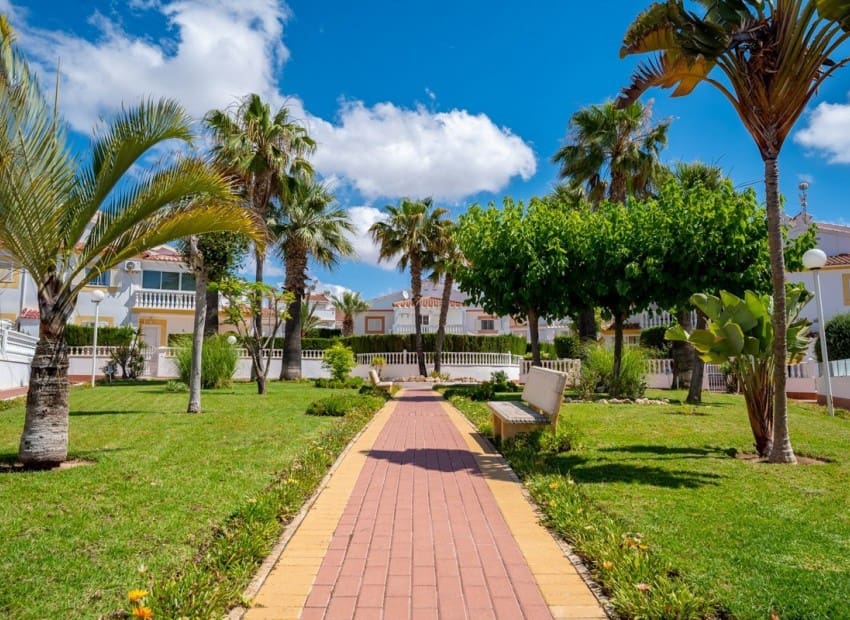 3 soveværelse Finca/Landehus til salg i La Florida med swimmingpool - € 349.000 (Ref: 9971701)
