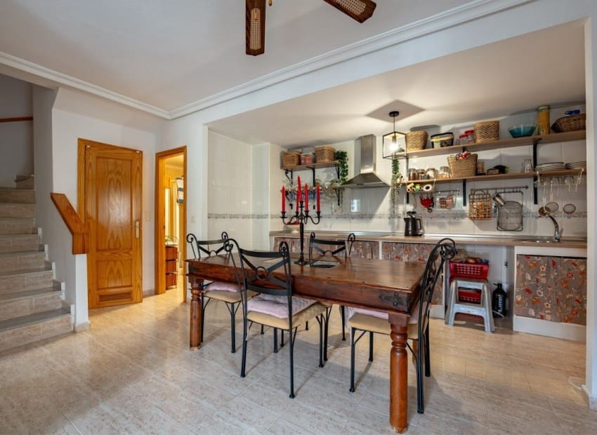 3 soveværelse Finca/Landehus til salg i La Florida med swimmingpool - € 349.000 (Ref: 9971701)