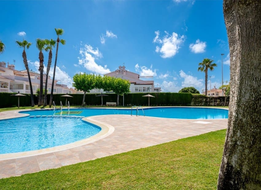 3 soveværelse Finca/Landehus til salg i La Florida med swimmingpool - € 349.000 (Ref: 9971701)