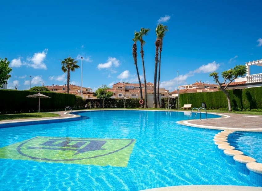 3 soveværelse Finca/Landehus til salg i La Florida med swimmingpool - € 349.000 (Ref: 9971701)