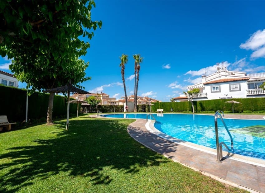 3 soveværelse Finca/Landehus til salg i La Florida med swimmingpool - € 349.000 (Ref: 9971701)