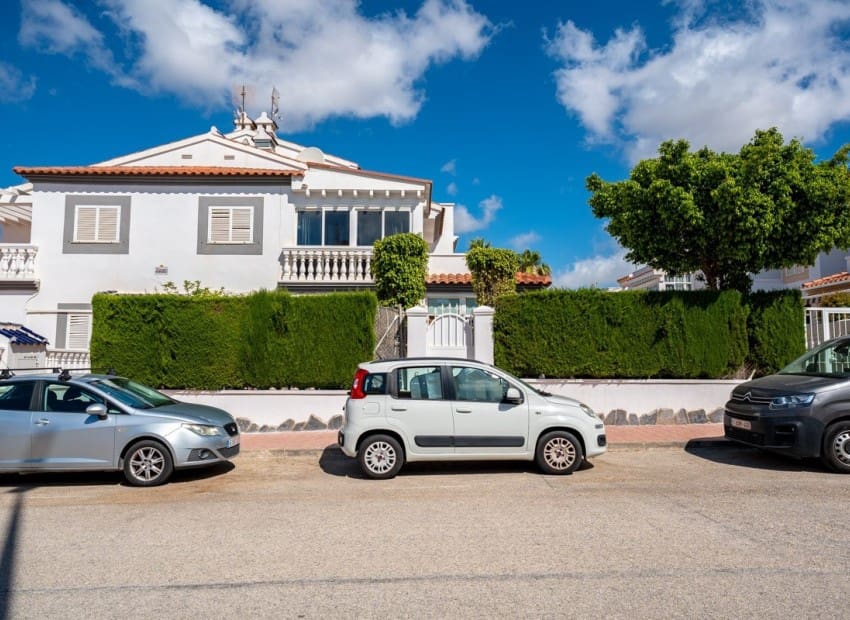 3 soveværelse Finca/Landehus til salg i La Florida med swimmingpool - € 349.000 (Ref: 9971701)