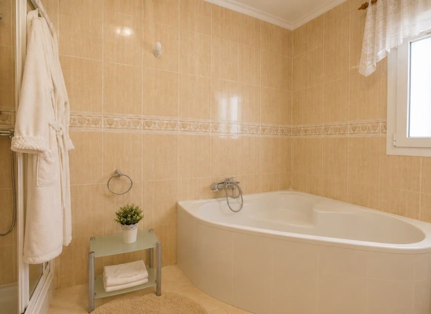 4 bedroom Villa for sale in Benissa with pool - € 766,000 (Ref: 9977544)