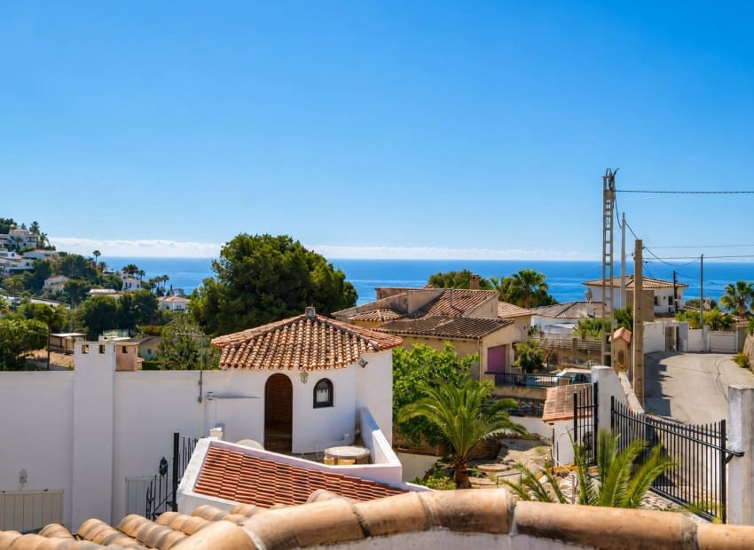 4 bedroom Villa for sale in Benissa with pool - € 766,000 (Ref: 9977544)