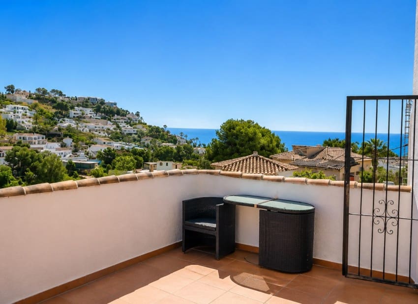 4 bedroom Villa for sale in Benissa with pool - € 766,000 (Ref: 9977544)