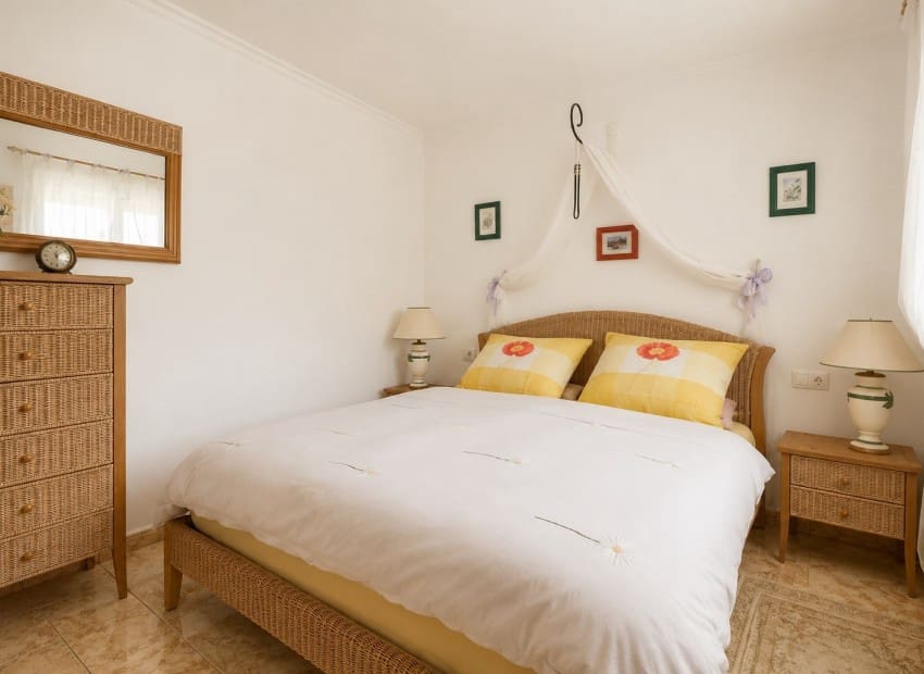 4 bedroom Villa for sale in Benissa with pool - € 766,000 (Ref: 9977544)