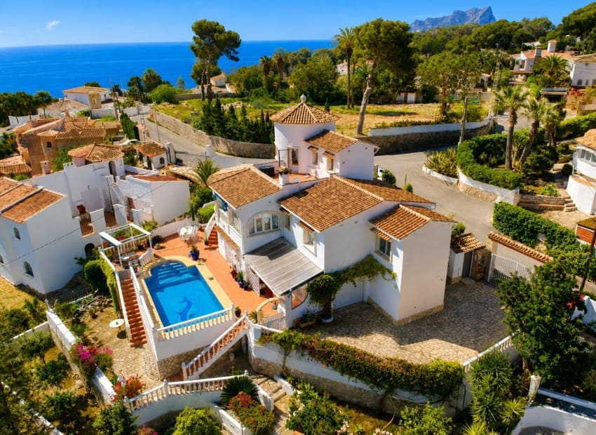 4 bedroom Villa for sale in Benissa with pool - € 766,000 (Ref: 9977544)