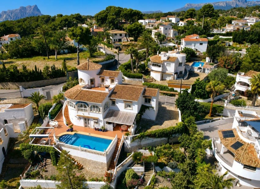 4 bedroom Villa for sale in Benissa with pool - € 766,000 (Ref: 9977544)