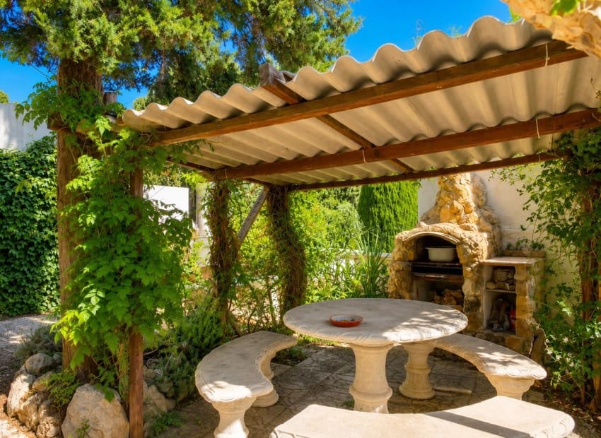 4 bedroom Villa for sale in Benissa with pool - € 766,000 (Ref: 9977544)
