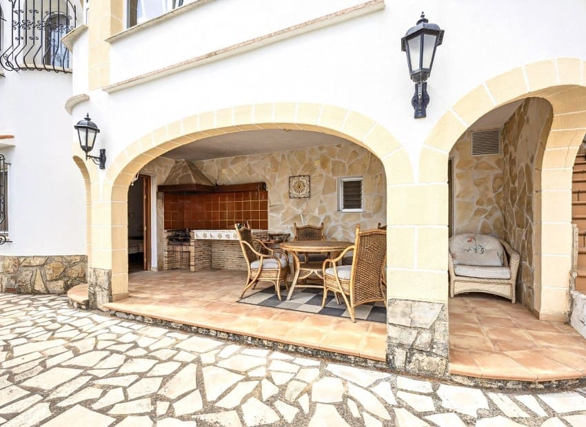 4 soverom Villa til salgs i Denia med svømmebasseng garasje - € 565 000 (Ref: 9977546)