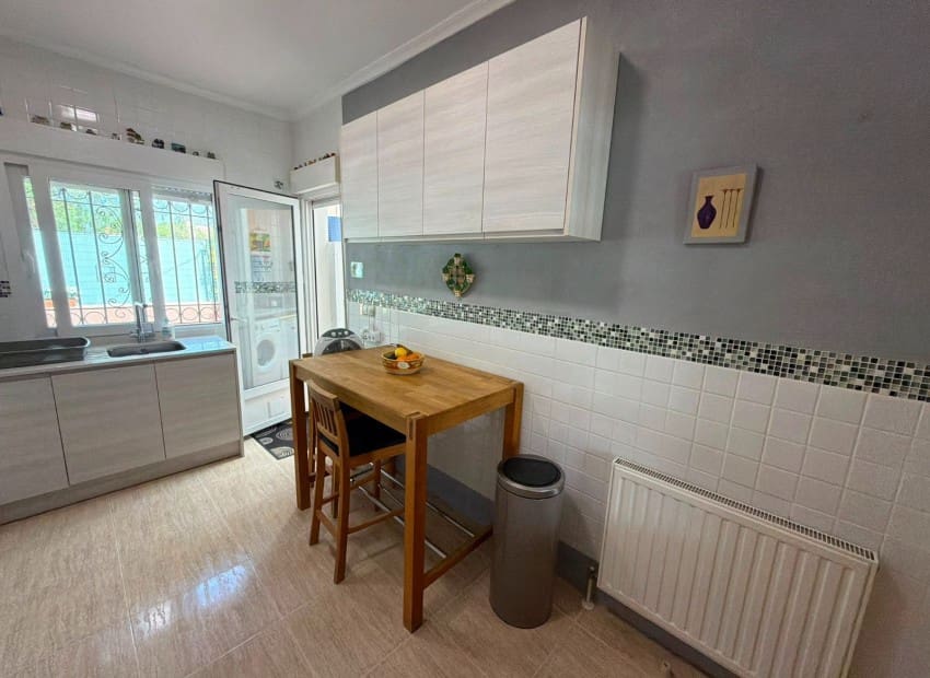 3 sypialnia Willa na sprzedaż w Los Montesinos z basenem garażem - 315 000 € (Ref: 9979268)