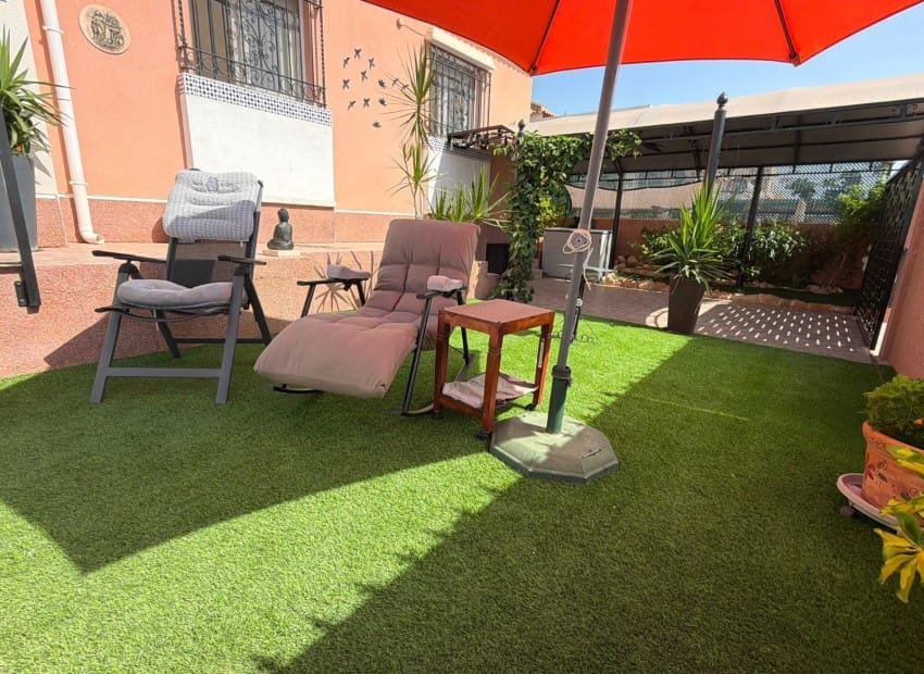3 sypialnia Willa na sprzedaż w Los Montesinos z basenem garażem - 315 000 € (Ref: 9979268)