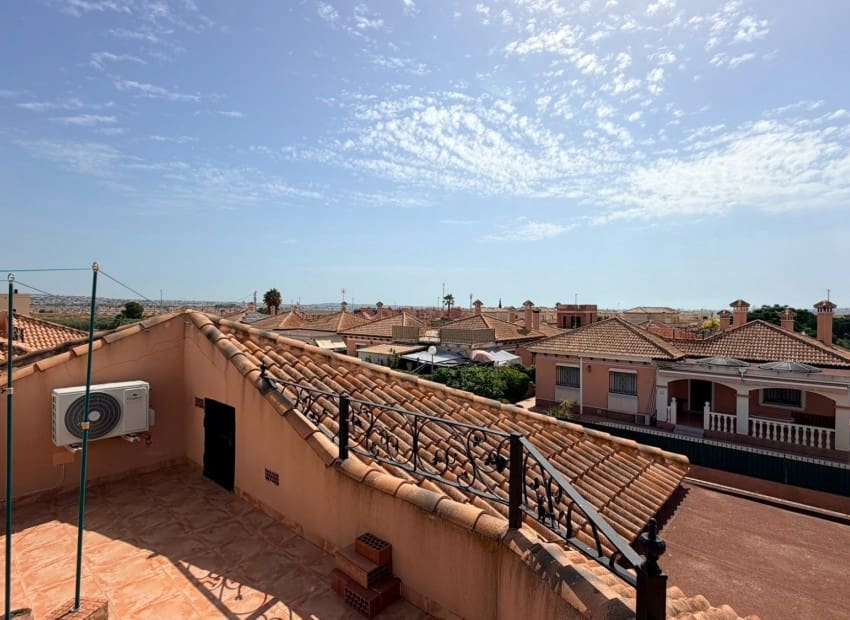 3 sypialnia Willa na sprzedaż w Los Montesinos z basenem garażem - 315 000 € (Ref: 9979268)