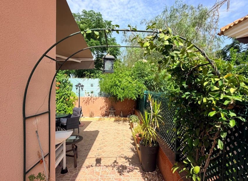 3 sypialnia Willa na sprzedaż w Los Montesinos z basenem garażem - 315 000 € (Ref: 9979268)