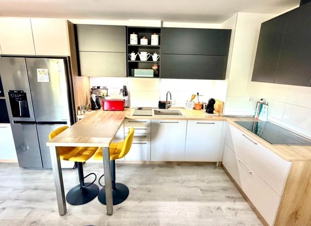 Apartamento de 2 habitaciones en La Zenia, Orihuela en venta con piscina garaje - 269.900 € (Ref: 9979292)