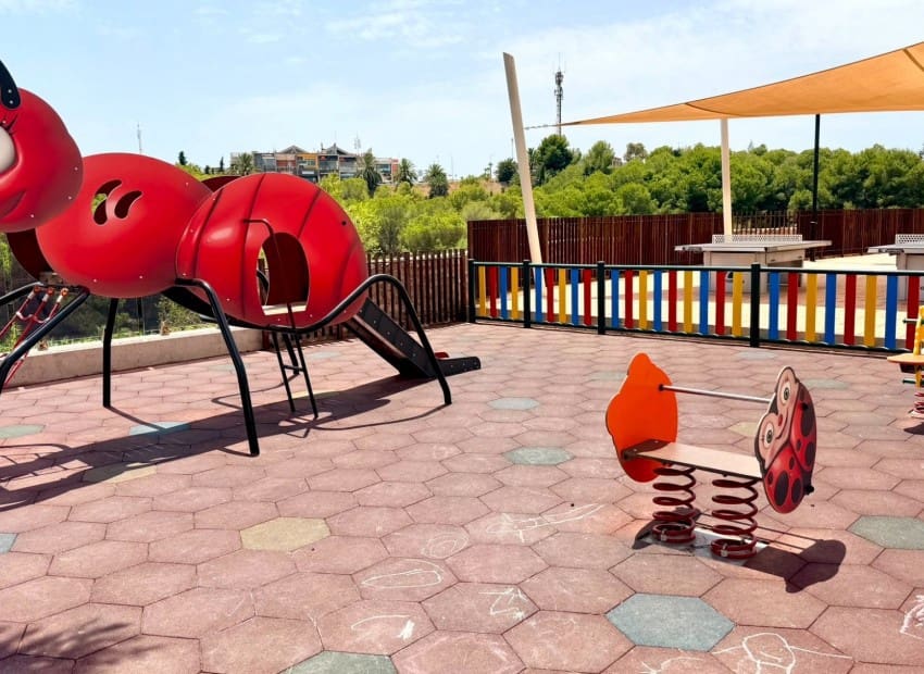 2 soveværelse Lejlighed til salg i La Zenia med swimmingpool garage - € 269.900 (Ref: 9979292)