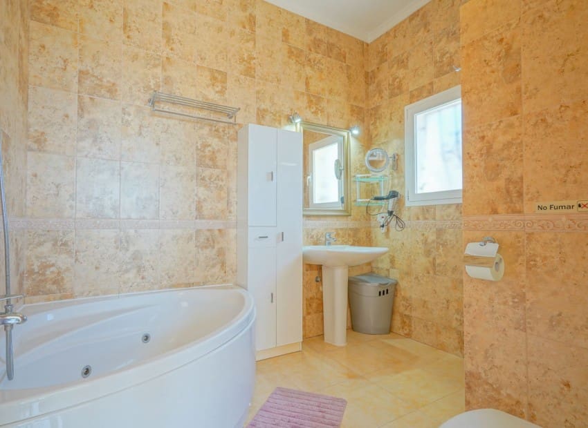 3 soverom Villa til salgs i Cumbre del Sol med svømmebasseng garasje - € 715 000 (Ref: 9981330)