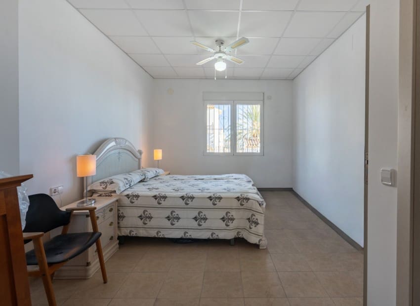 4 chambre Villa/Maison à vendre à Calpe / Calp avec piscine garage - 690 000 € (Ref: 9981331)