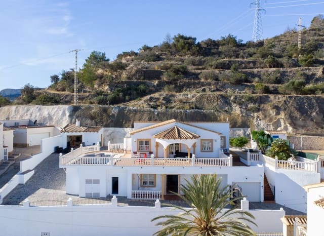 4 soveværelse Villa til salg i Oltamar - Cucarres, Calpe / Calp med swimmingpool garage - € 690.000 (Ref: 9981331)