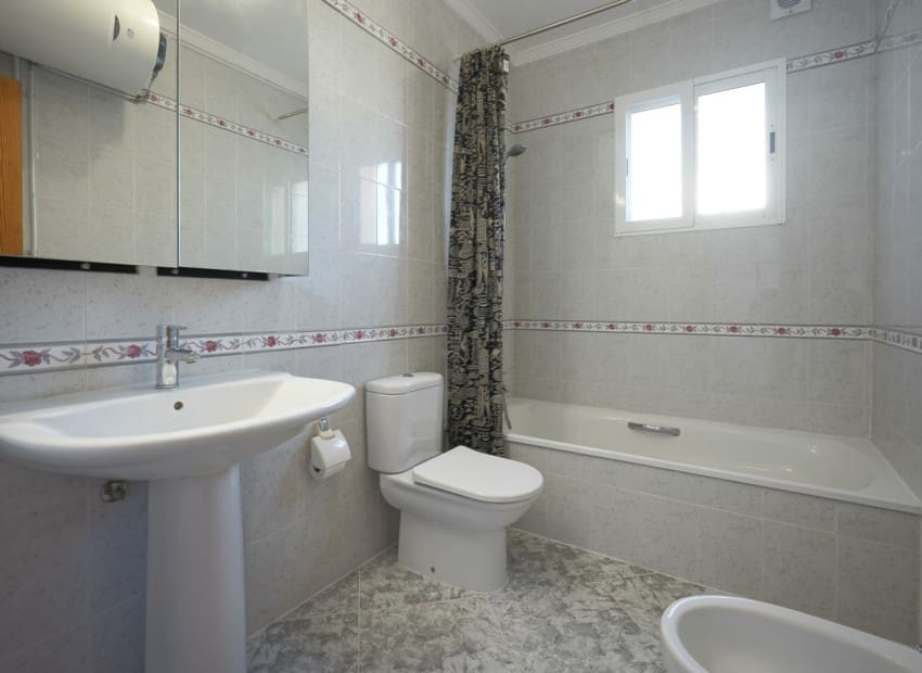 4 chambre Villa/Maison à vendre à Calpe / Calp avec piscine garage - 690 000 € (Ref: 9981331)