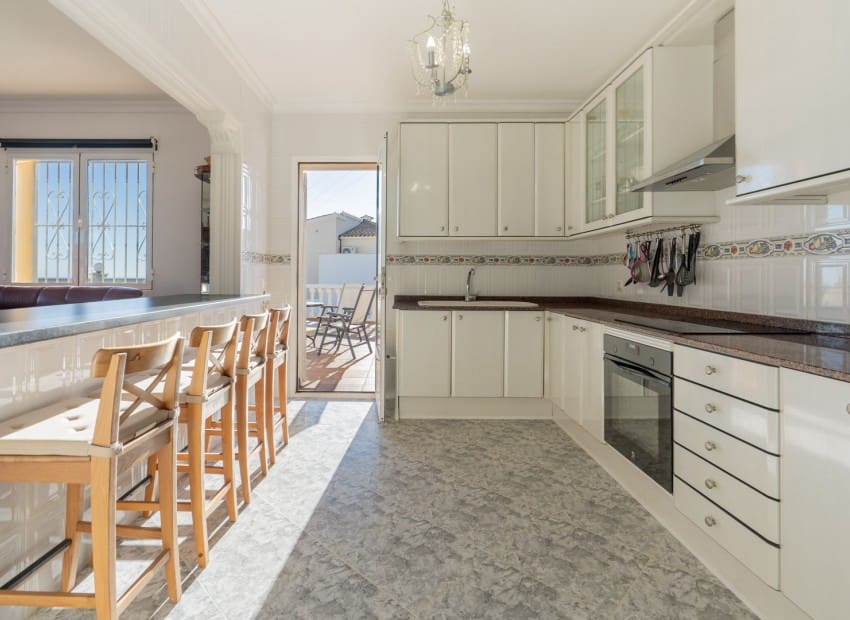 4 chambre Villa/Maison à vendre à Calpe / Calp avec piscine garage - 690 000 € (Ref: 9981331)