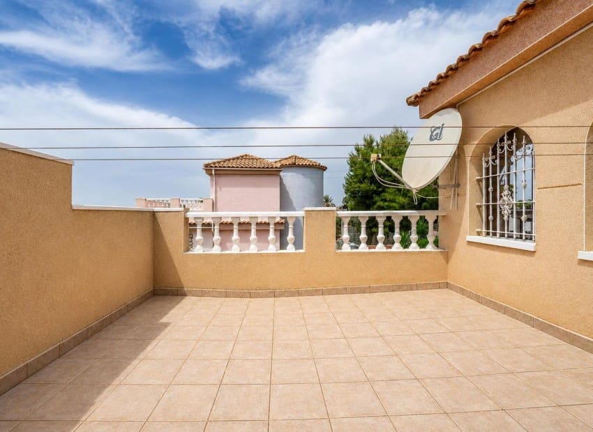 3 sovrum Villa till salu i Valle del Sol med pool garage - 250 000 € (Ref: 9985651)